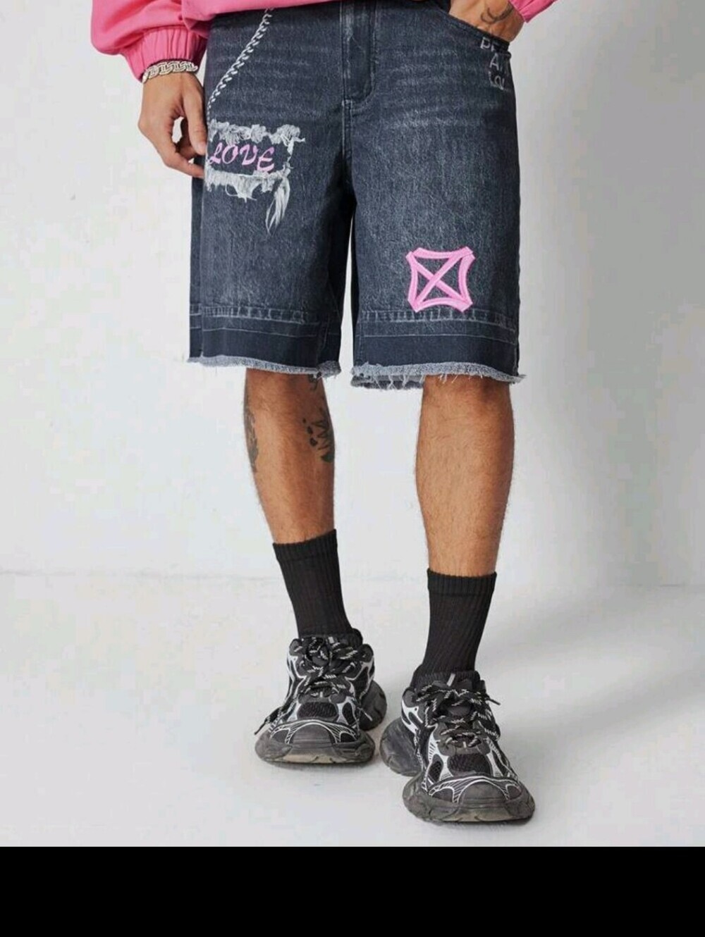 ROMWE Black Denim Shorts with Pink Graphic Accents
